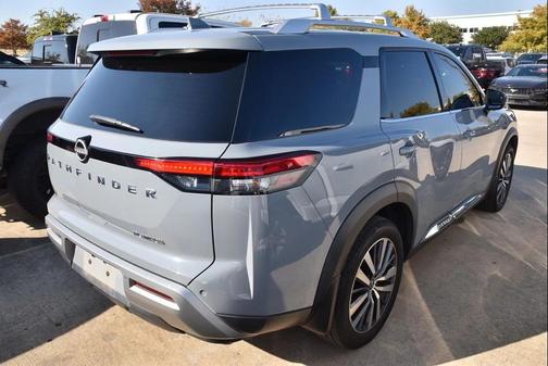 2022 Nissan Pathfinder Platinum 2WD
