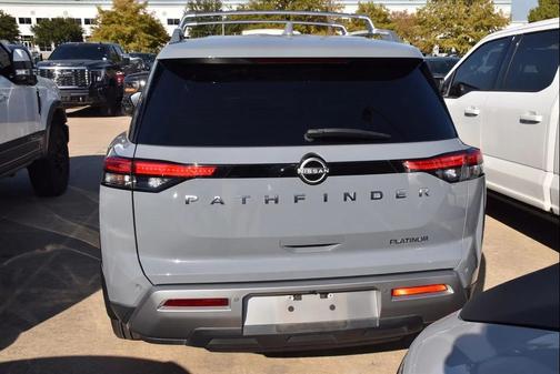 2022 Nissan Pathfinder Platinum 2WD
