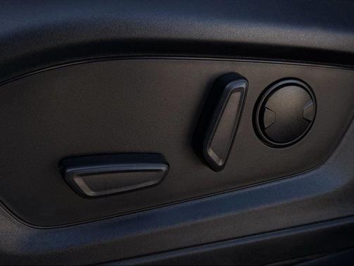 Iconic Silver Metallic 2023 Ford Explorer Platinum