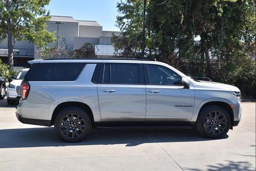 2023 Chevrolet Suburban RST