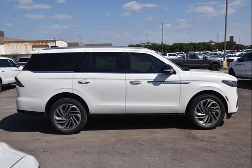 2025 Lincoln Navigator Reserve