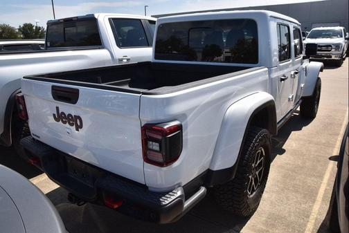 Bright White Clearcoat 2025 Jeep Gladiator Rubicon