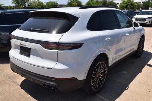 2023 Porsche Cayenne Platinum Edition