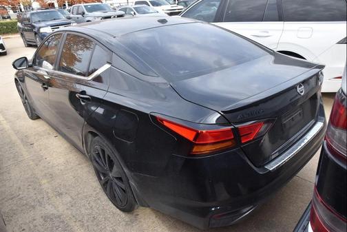 2022 Nissan Altima SR FWD