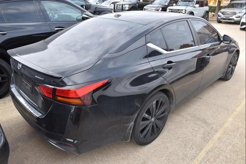 2022 Nissan Altima SR FWD