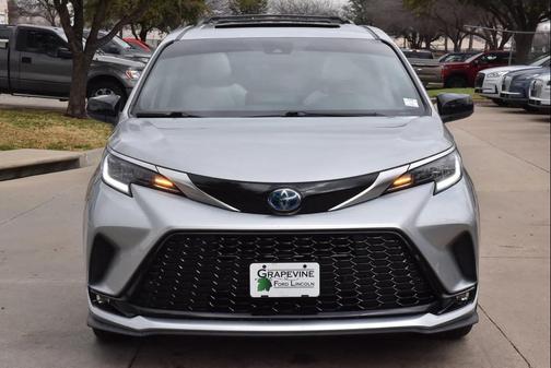 2023 Toyota Sienna XSE 7 Passenger