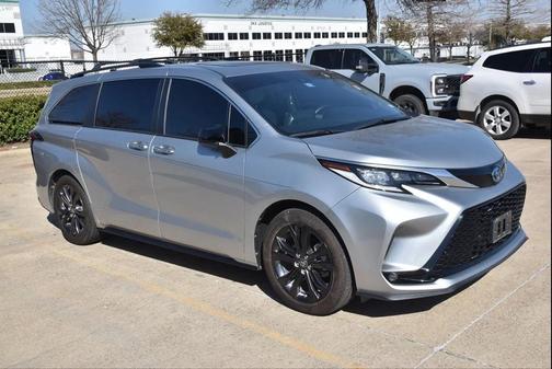 2023 Toyota Sienna XSE 7 Passenger