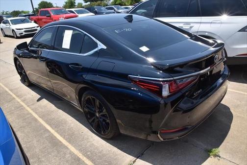 2022 Lexus ES 300h F SPORT