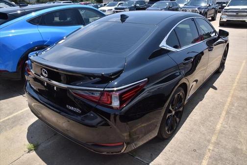 2022 Lexus ES 300h F SPORT