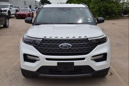 Star White Metallic Tri-Coat 2023 Ford Explorer XLT