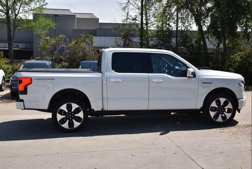 Star White Metallic Tri-Coat 2023 Ford F-150 Lightning Platinum