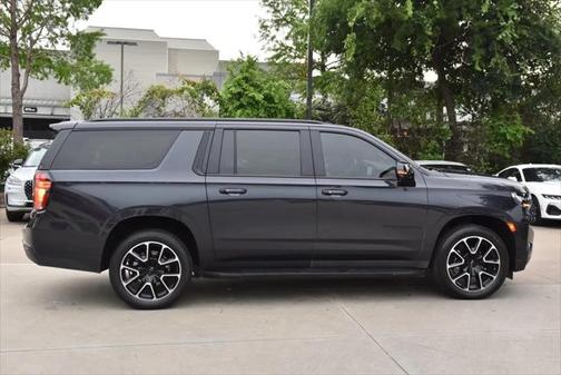 2023 Chevrolet Suburban RST
