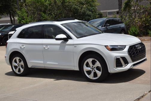 Glacier White Metallic 2022 Audi Q5 45 S line Premium Plus