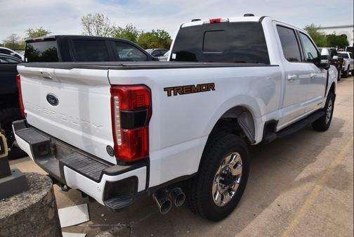Oxford White 2023 Ford F-250 Lariat