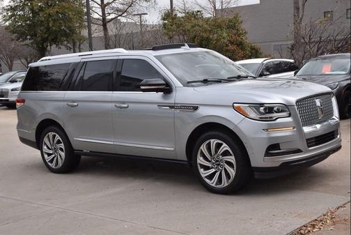 Silver Radiance Metallic Clearcoat 2023 Lincoln Navigator Reserve