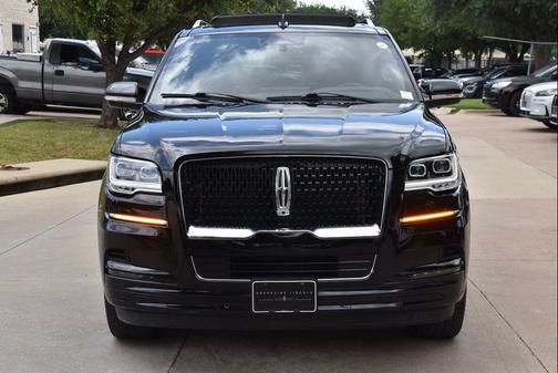 Infinite Black Metallic Clearcoat 2024 Lincoln Navigator Reserve