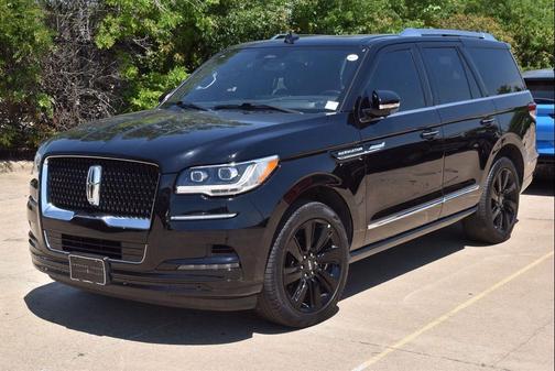 Infinite Black Metallic Clearcoat 2024 Lincoln Navigator Reserve