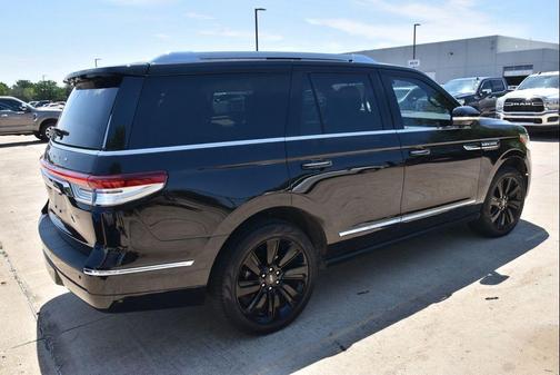 Infinite Black Metallic Clearcoat 2024 Lincoln Navigator Reserve