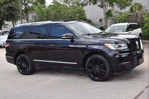 Infinite Black Metallic Clearcoat 2024 Lincoln Navigator Reserve