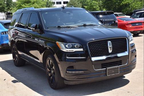Infinite Black Metallic Clearcoat 2024 Lincoln Navigator Reserve