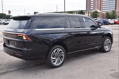 Infinite Black Metallic Clearcoat 2026 Lincoln Navigator Reserve