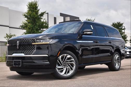 Infinite Black Metallic Clearcoat 2026 Lincoln Navigator Reserve