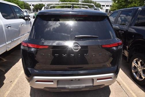 2023 Nissan Pathfinder SL FWD