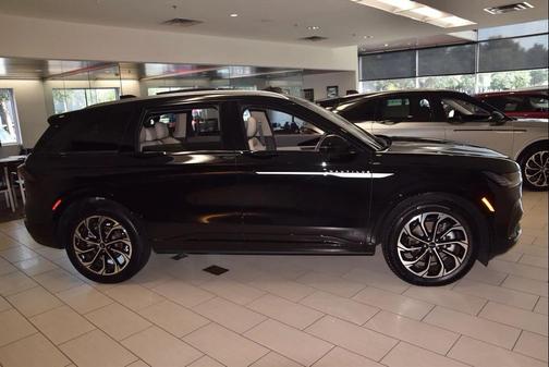 2025 Lincoln Nautilus Reserve