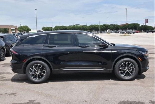 Infinite Black Metallic Clearcoat 2026 Lincoln Nautilus Premiere