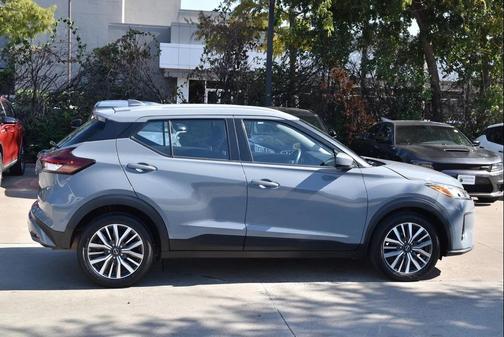 2022 Nissan Kicks SV