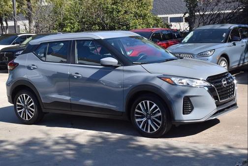 2022 Nissan Kicks SV