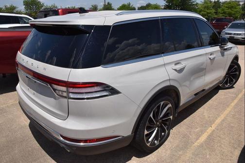 Ceramic Pearl Metallic Tri-Coat 2023 Lincoln Aviator Reserve