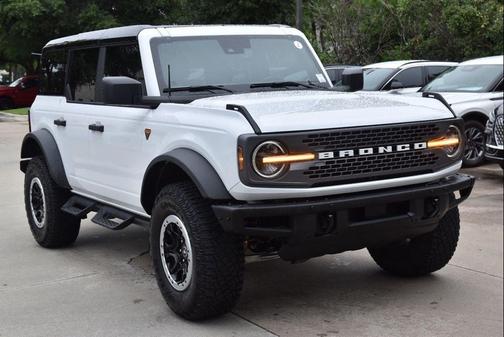 Oxford White 2024 Ford Bronco Badlands
