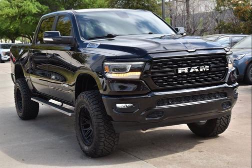 Diamond Black Crystal Pearlcoat 2022 RAM 1500 Big Horn/Lone Star