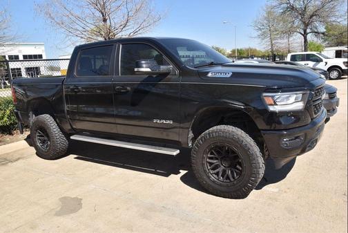 Diamond Black Crystal Pearlcoat 2022 RAM 1500 Big Horn/Lone Star