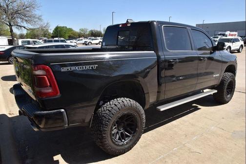 Diamond Black Crystal Pearlcoat 2022 RAM 1500 Big Horn/Lone Star