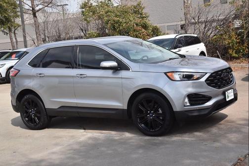 Iconic Silver Metallic 2022 Ford Edge Titanium