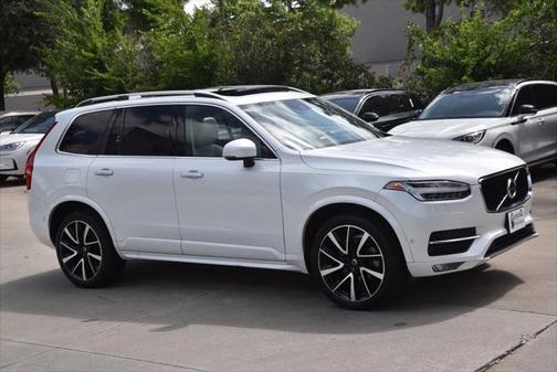 2019 Volvo XC90 T6 Momentum