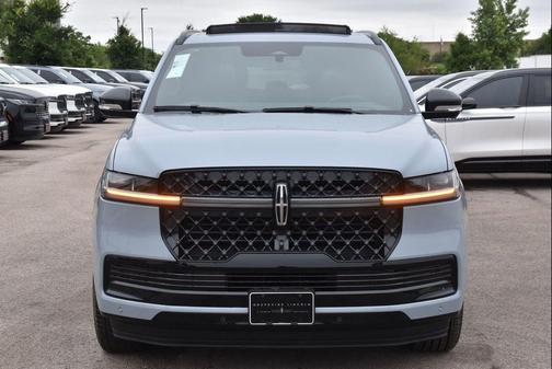 Gray Mist Metallic Tri-Coat 2026 Lincoln Navigator Reserve