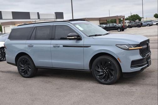 Gray Mist Metallic Tri-Coat 2026 Lincoln Navigator Reserve