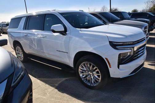 2025 Chevrolet Suburban LT