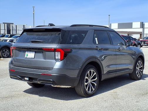 Carbonized Gray Metallic 2026 Ford Explorer ST-Line