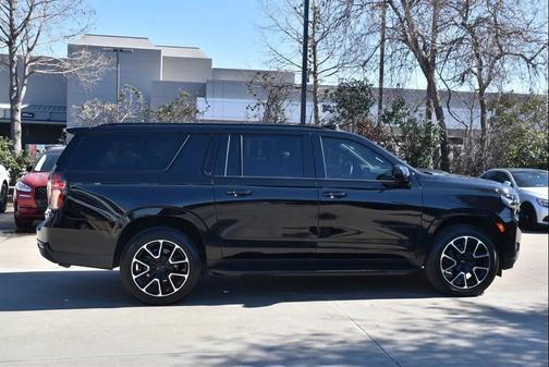 2023 Chevrolet Suburban RST