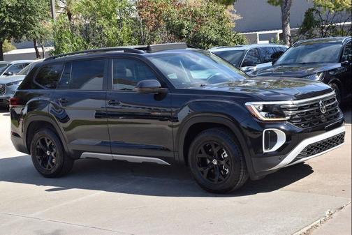 Deep Black Pearl 2025 Volkswagen Atlas 2.0T Peak Edition
