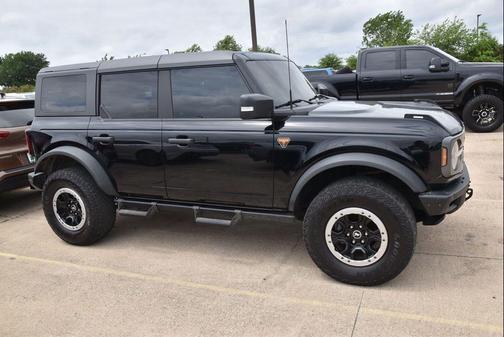 Shadow Black 2023 Ford Bronco Badlands