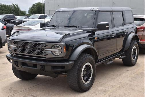 Shadow Black 2023 Ford Bronco Badlands