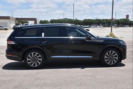 Infinite Black Metallic Clearcoat 2026 Lincoln Aviator Premiere