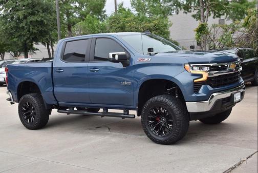 Lakeshore Blue Metallic 2024 Chevrolet Silverado 1500 LT