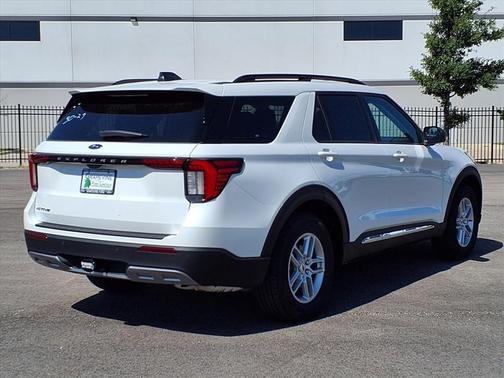 Star White Metallic Tri-Coat 2025 Ford Explorer Active