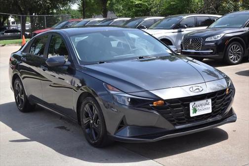 2022 Hyundai ELANTRA SEL